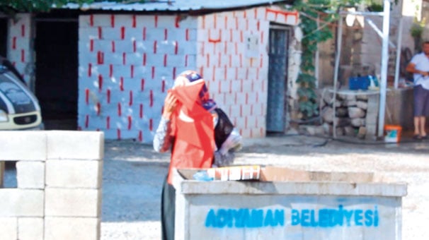 Adıyaman’da 90 yaşındaki Sıdıka Nine'nin bayrak sevgisi