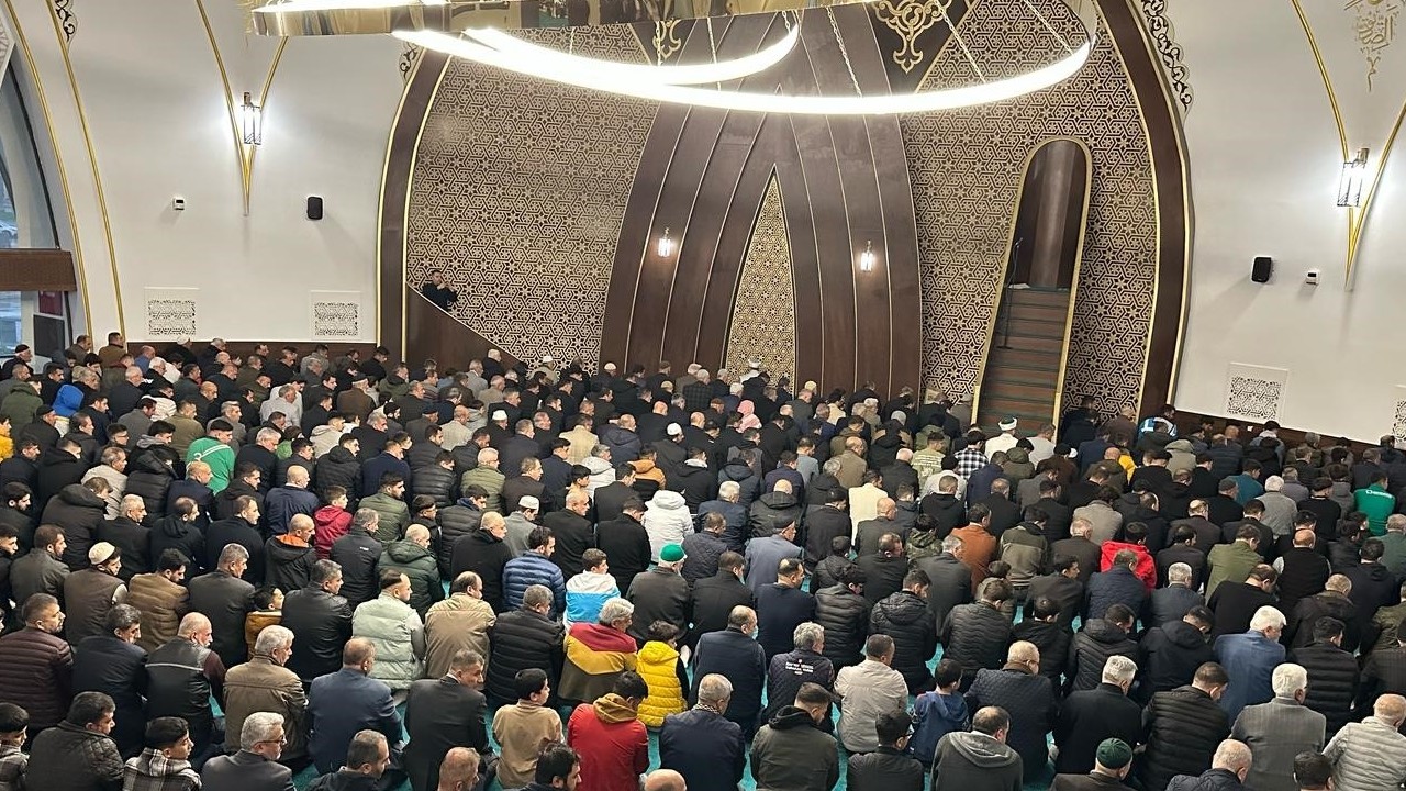 Adıyaman’da Binlerce Kişi Bayram Namazında Buluştu