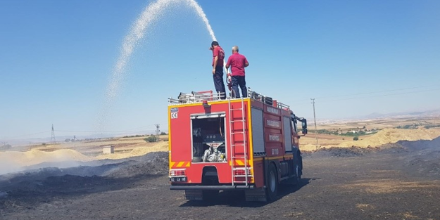 Adıyaman'da büyük yangın! 200 ton saman kül oldu