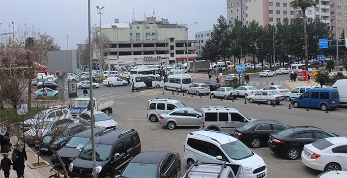 Adıyaman'da elektrik kesintisi trafiği felç etti