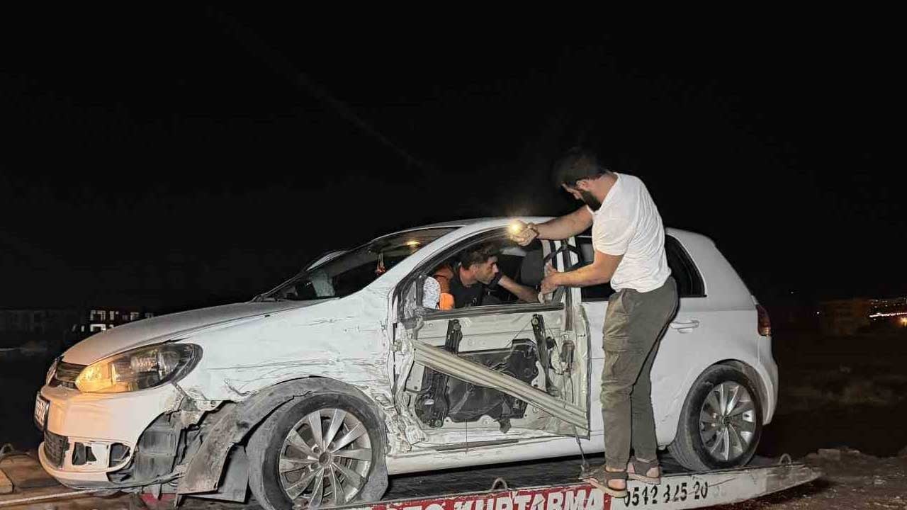 Adıyaman’da iki araç çarpıştı: Panelvandaki 2 kişi kaçtı