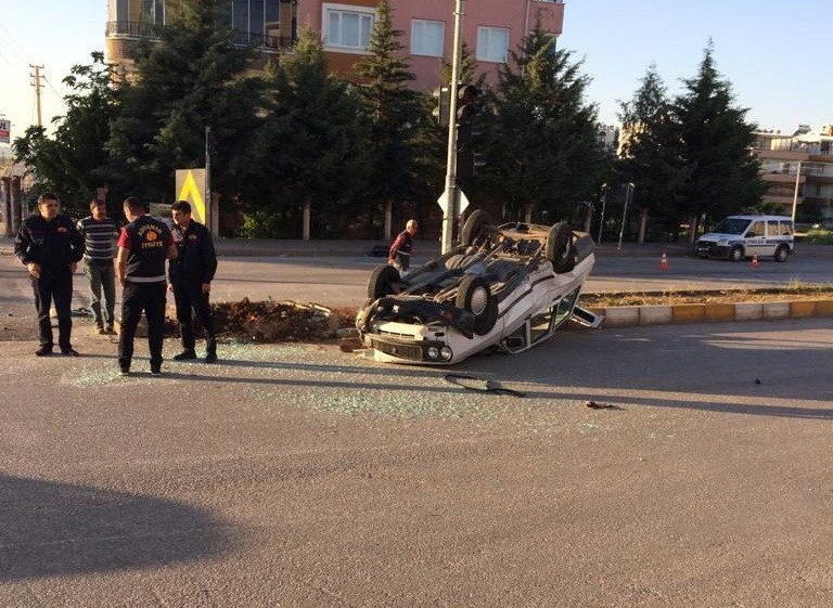 Adıyaman’da iki otomobil çarpıştı, 2 yaralı 