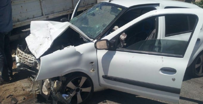 Adıyaman’da kamyonet ile otomobil çarpıştı: 1’i ağır 7 yaralı