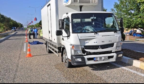 Adıyaman'da kamyonun çarptığı yaya öldü