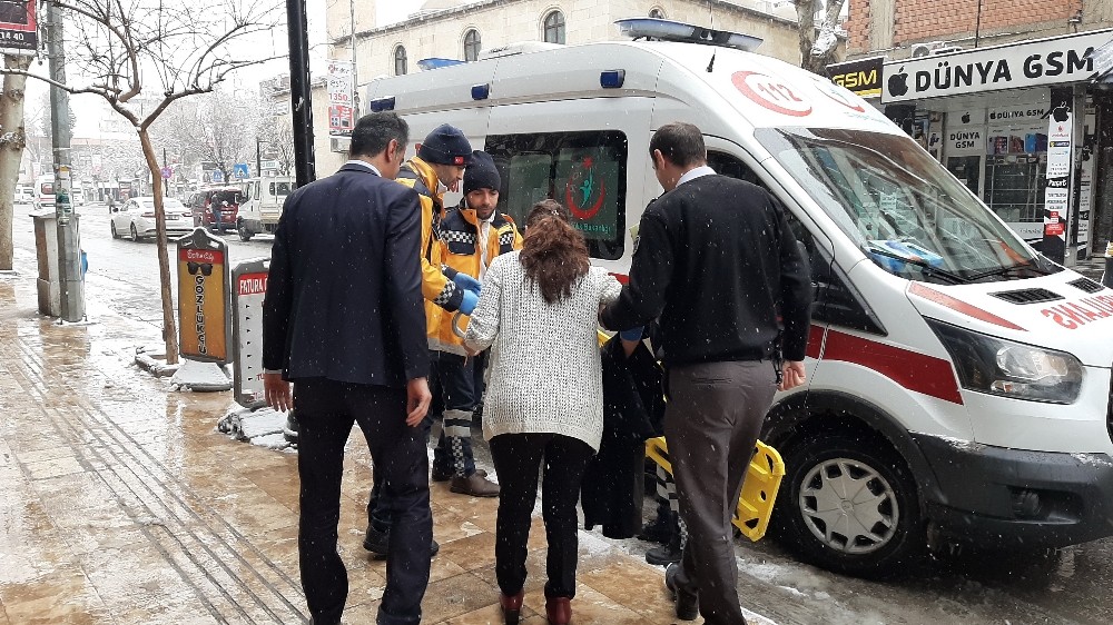 Adıyaman’da kar hayatı felç etti 
