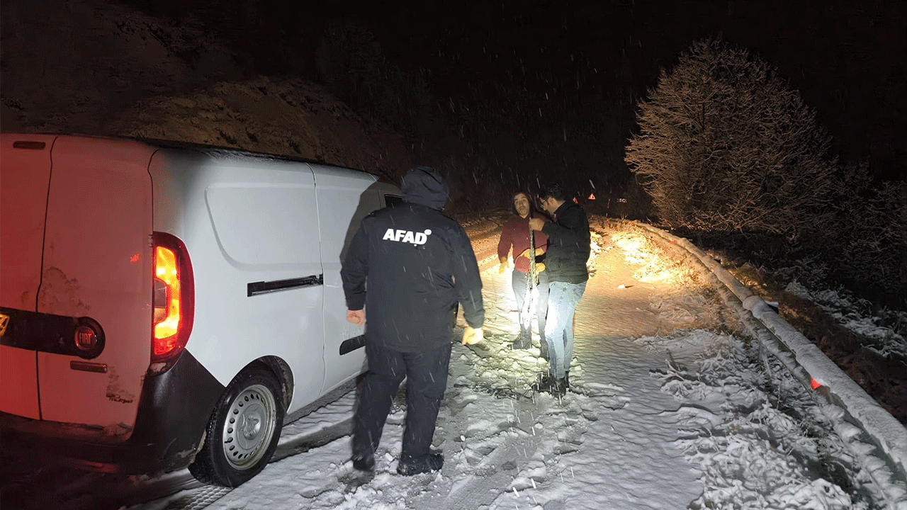 Adıyaman'da kar yağışı nedeniyle mahsur kalan 9 kişi kurtarıldı!