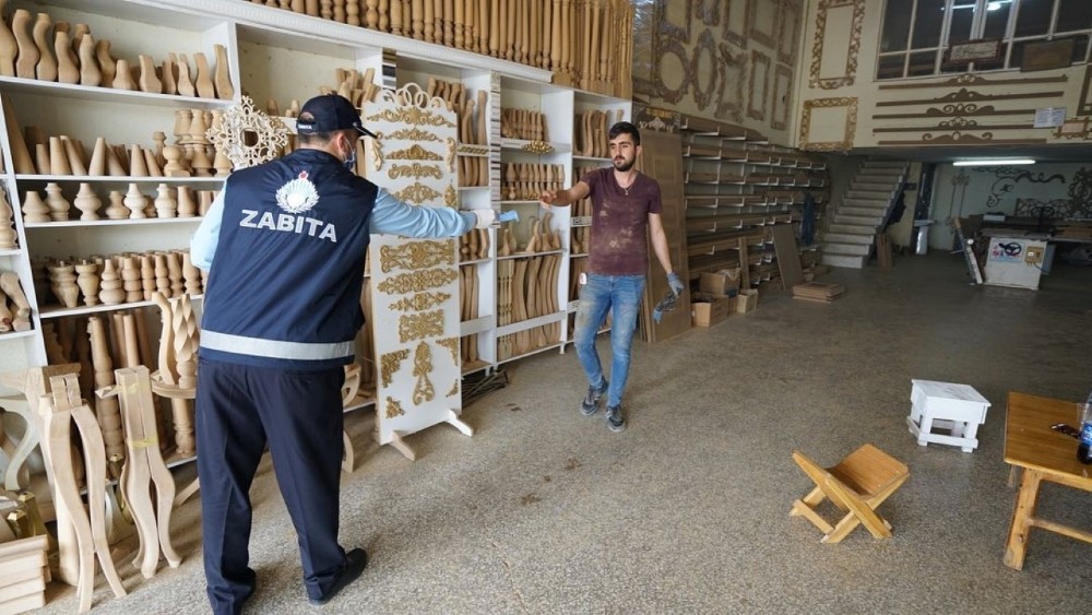 Adıyaman’da maske dağıtımı sürüyor 