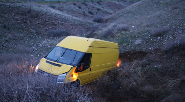 ​Adıyaman'da minibüs uçurumdan uçtu