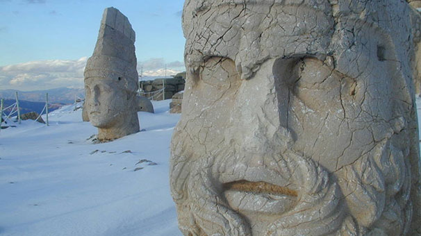 Adıyaman’da Nemrut Dağı beyaza büründü