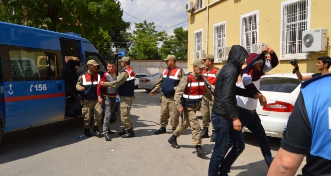 Adıyaman'da öğrencilere uyuşturucu satan çeteye darbe