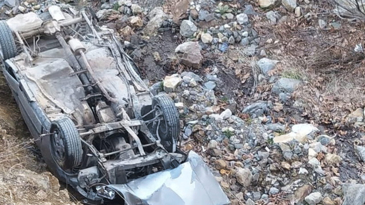 Adıyaman'da otomobil dere yatağına yuvarlandı!