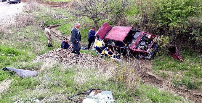 Adıyaman'da otomobil şarampole yuvarlandı: 3 Yaralı