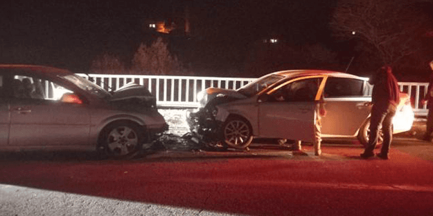 Adıyaman'da otomobiller kafa kafaya böyle çarpıştı!