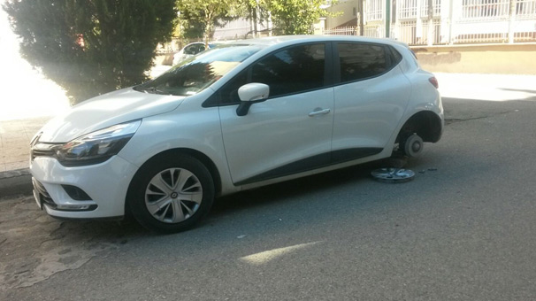 Adıyaman’da park halindeki otomobilin lastikleri çalındı