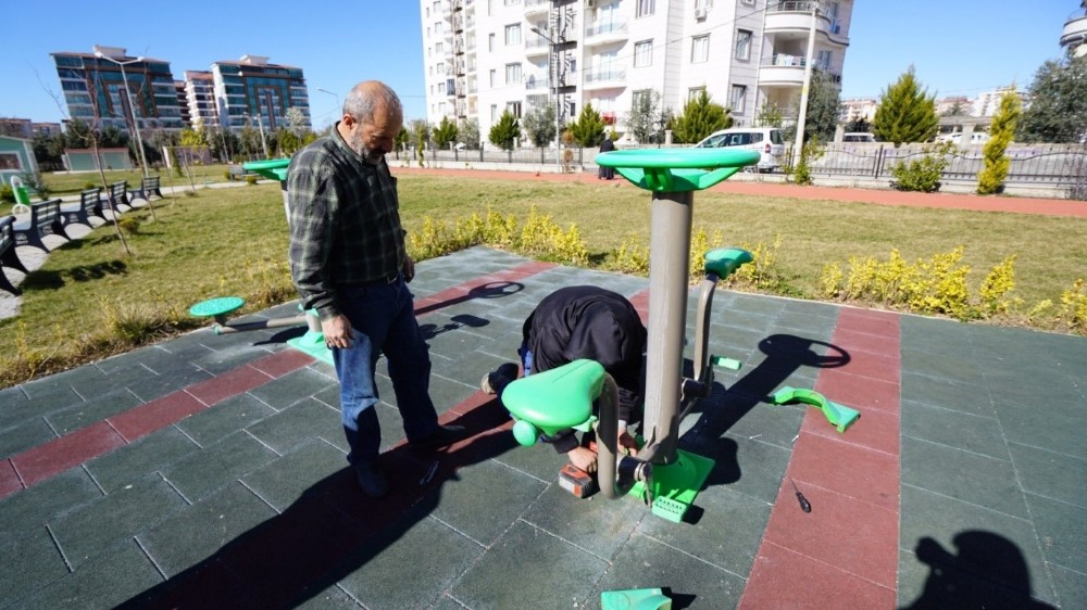 Adıyaman’da parklara bahar bakımı 