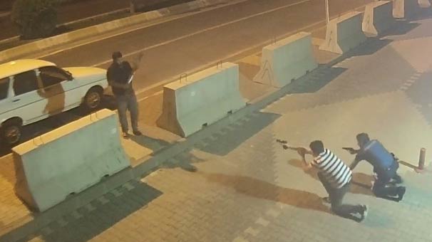 Adıyaman'da polis merkezi önündeki çatışma anbean görüntülendi
