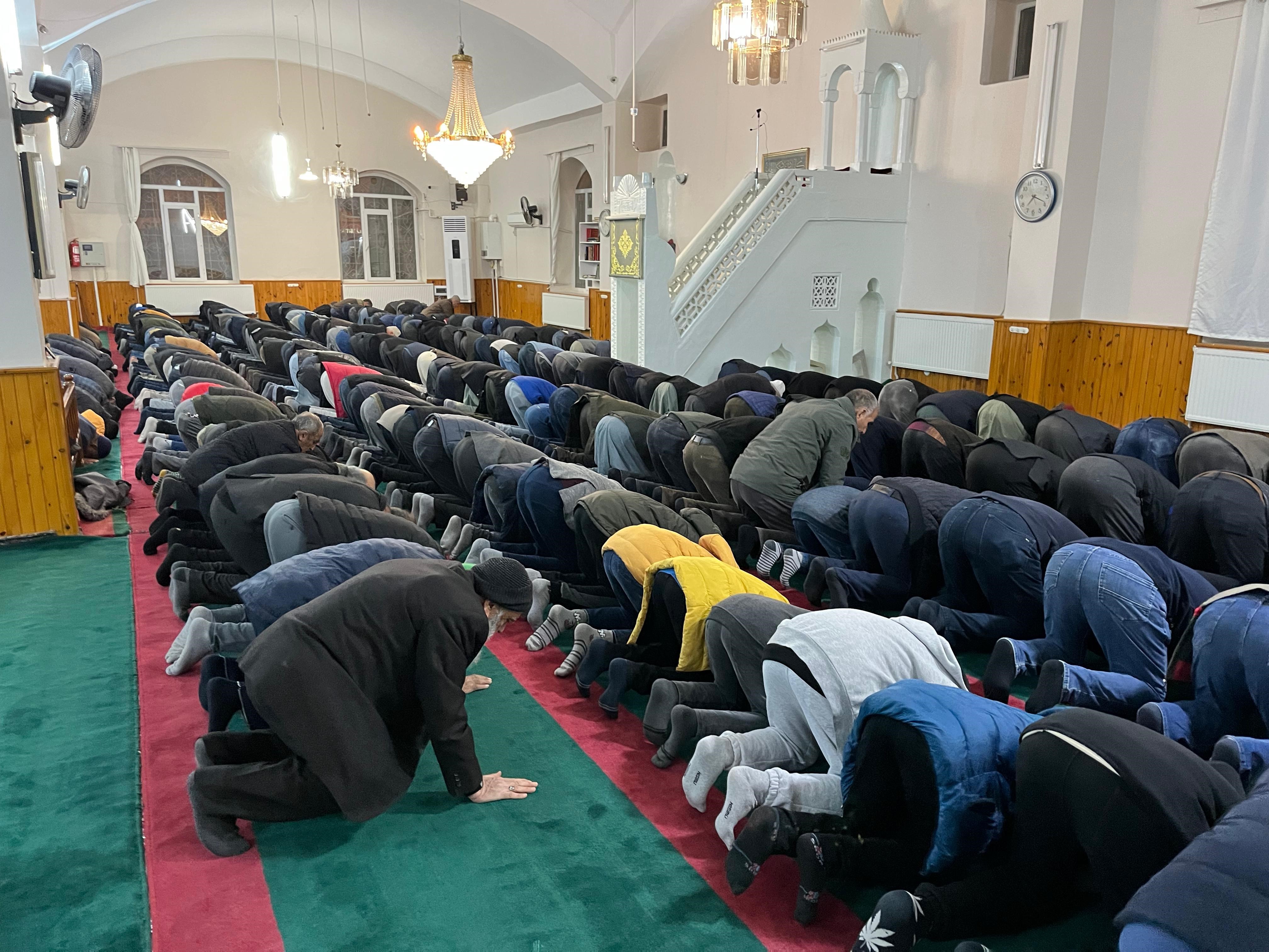 Adıyaman'da Regaip Kandili'nde camiler dolup taştı