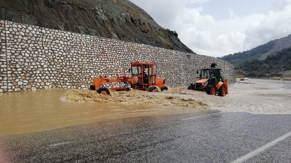 Adıyaman’da sel yıktı geçti 