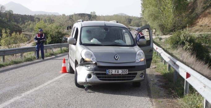 Adıyaman'da servis beklerken canından oldu