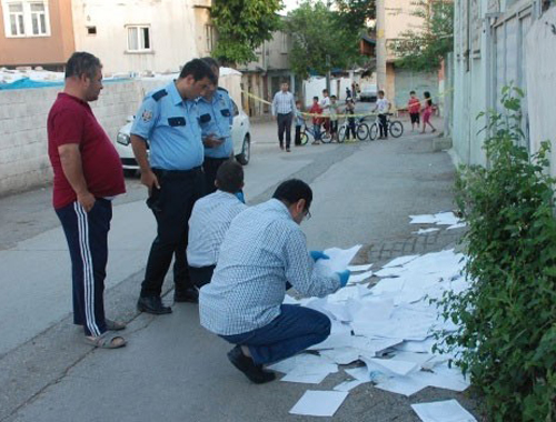 Adıyaman’da, sokak ortasında resmi evraklar bulundu