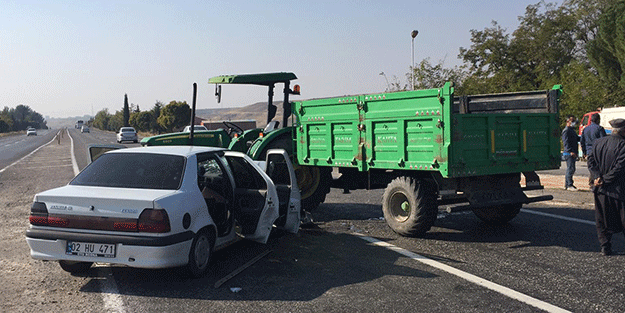 Adıyaman'da traktör ile otomobil çarpıştı: 3 yaralı