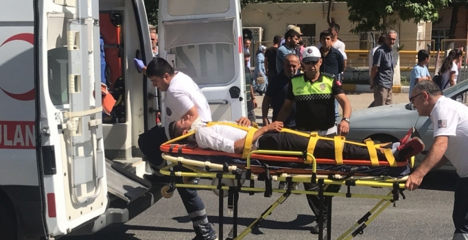 Adıyaman'da üst geçitten atlayan genç yaralandı