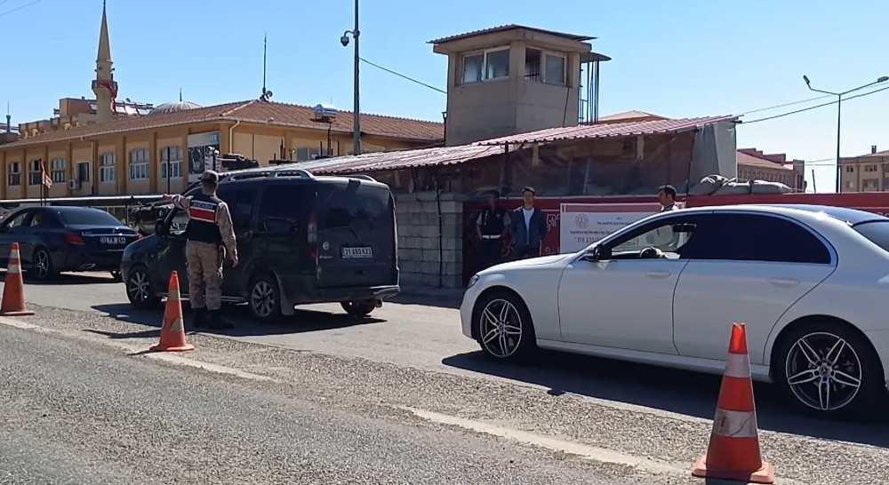 Adıyaman’da yakalama kararı bulunan şahıs İslahiye’de yakalandı 