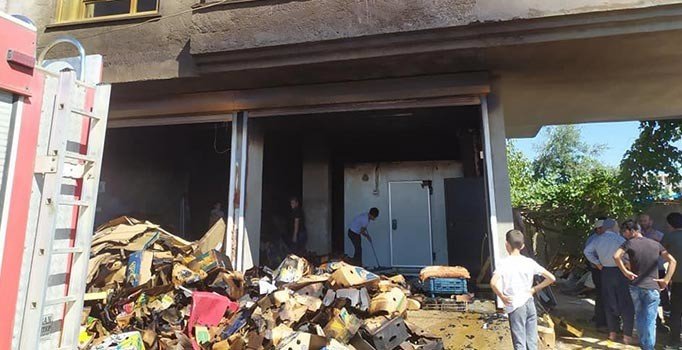 Adıyaman'ın Kahta ilçesinde market yangını