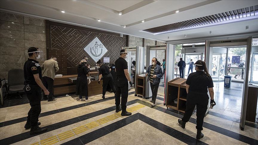 Adli ve idari yargıda koronavirüs nedeniyle ertelenen duruşma ve keşifler başladı