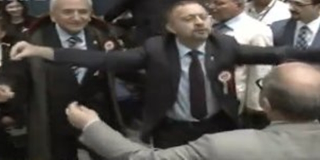 Adli yıl açılışında avukatlar göbek attı!