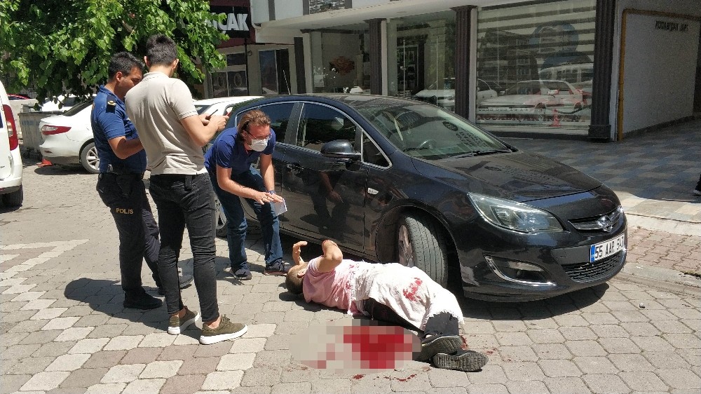 Adliye çıkışı silahlı saldırıda yaralandı 
