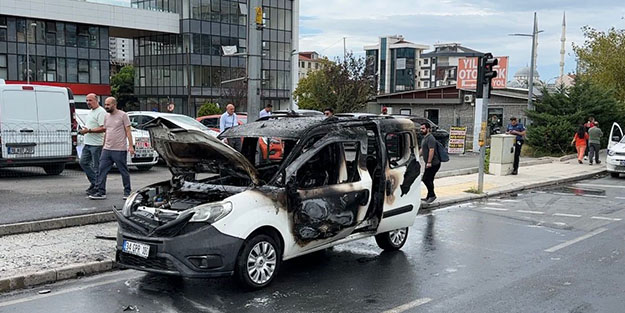 Adliye önünde arabasını ateşe verdi!