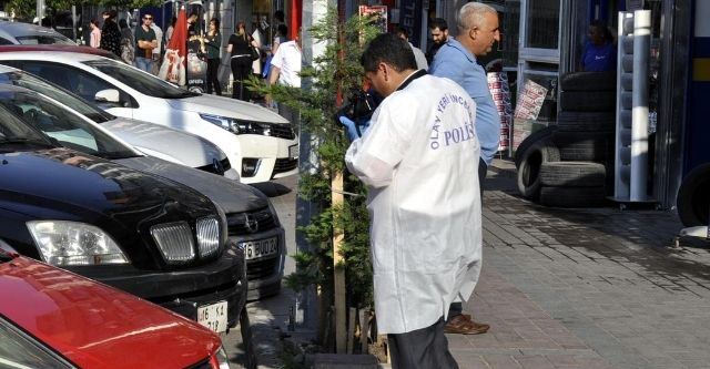 Adliye önünde bıçaklı kavga: 1 yaralı