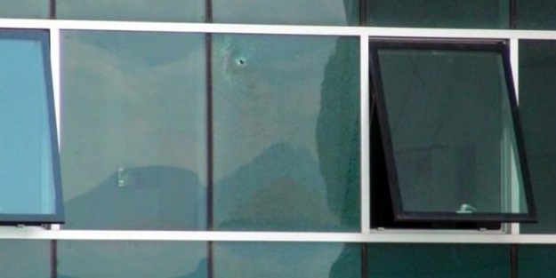 Adliye önünde kalaşnikoflu saldırı!