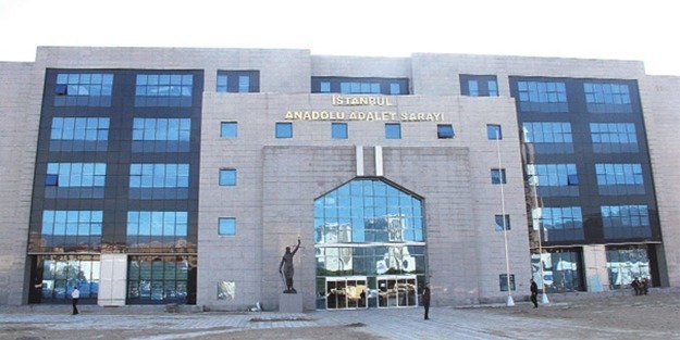 Adliye önünde silah sesleri