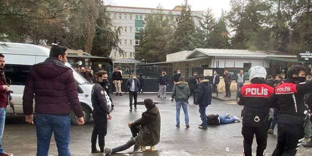 Adliye önünde silahlar çekildi: Yaralılar var