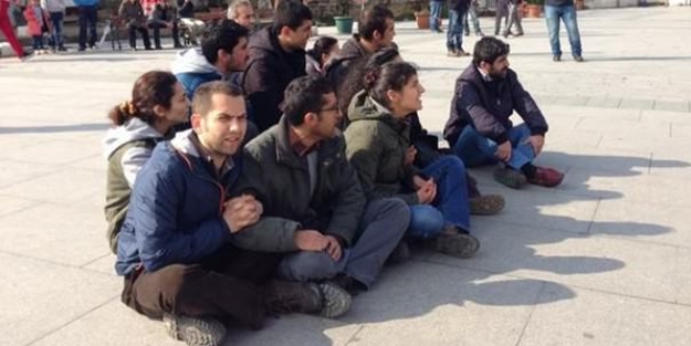 Adliye önünde terörist eyleme destek!