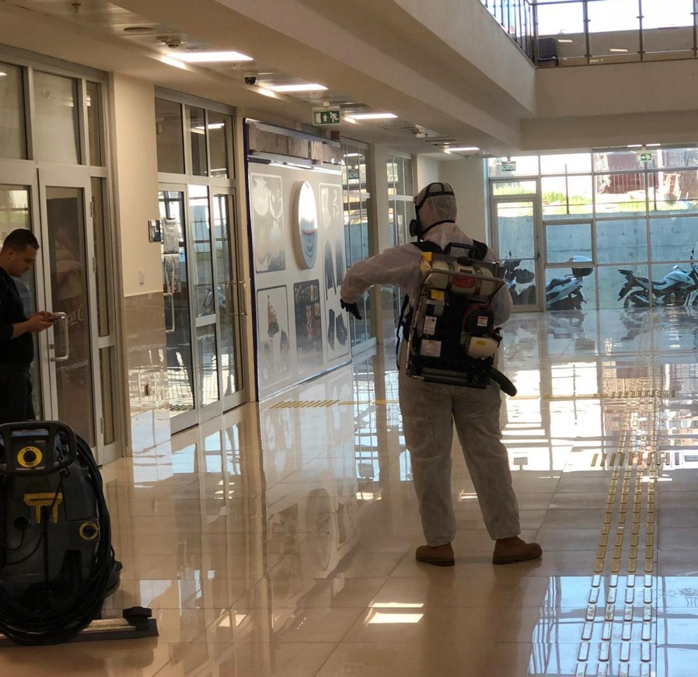 Adliyede Korona virüse karşı dezenfektan çalışmaları 
