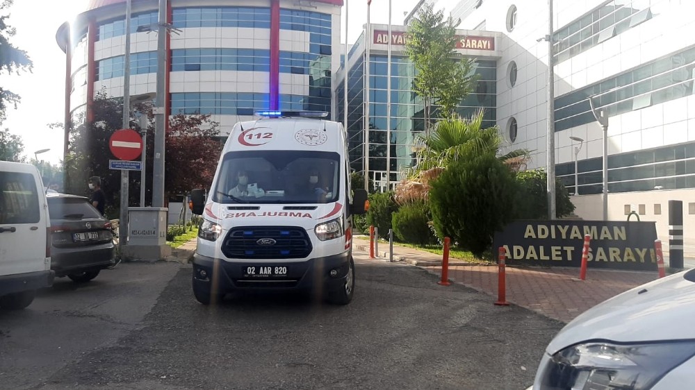 Adliyeden kaçmak isterken kafasını cama çarptı 