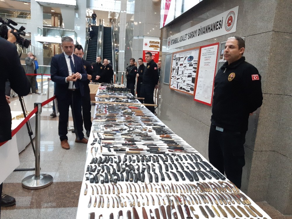 Adliyeye girişinde ele geçirilen kesici aletler gün yüzüne çıktı 