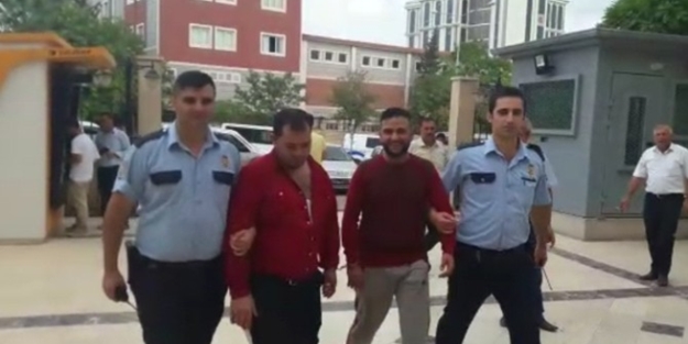 Adliyeye sevk edilen zanlının hareketi pes dedirtti!