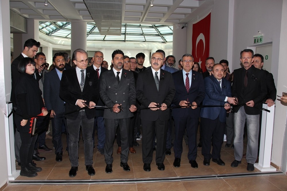 Adnan Menderes’in anısına resim sergisi düzenlendi 