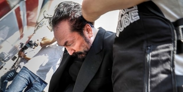 Adnan Oktar Van Başkale Cezaevi'ne sevk edildi!