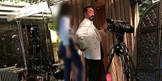 Adnan Oktar'a videosunu izlettirdiler! Bakın kendisini nasıl savundu