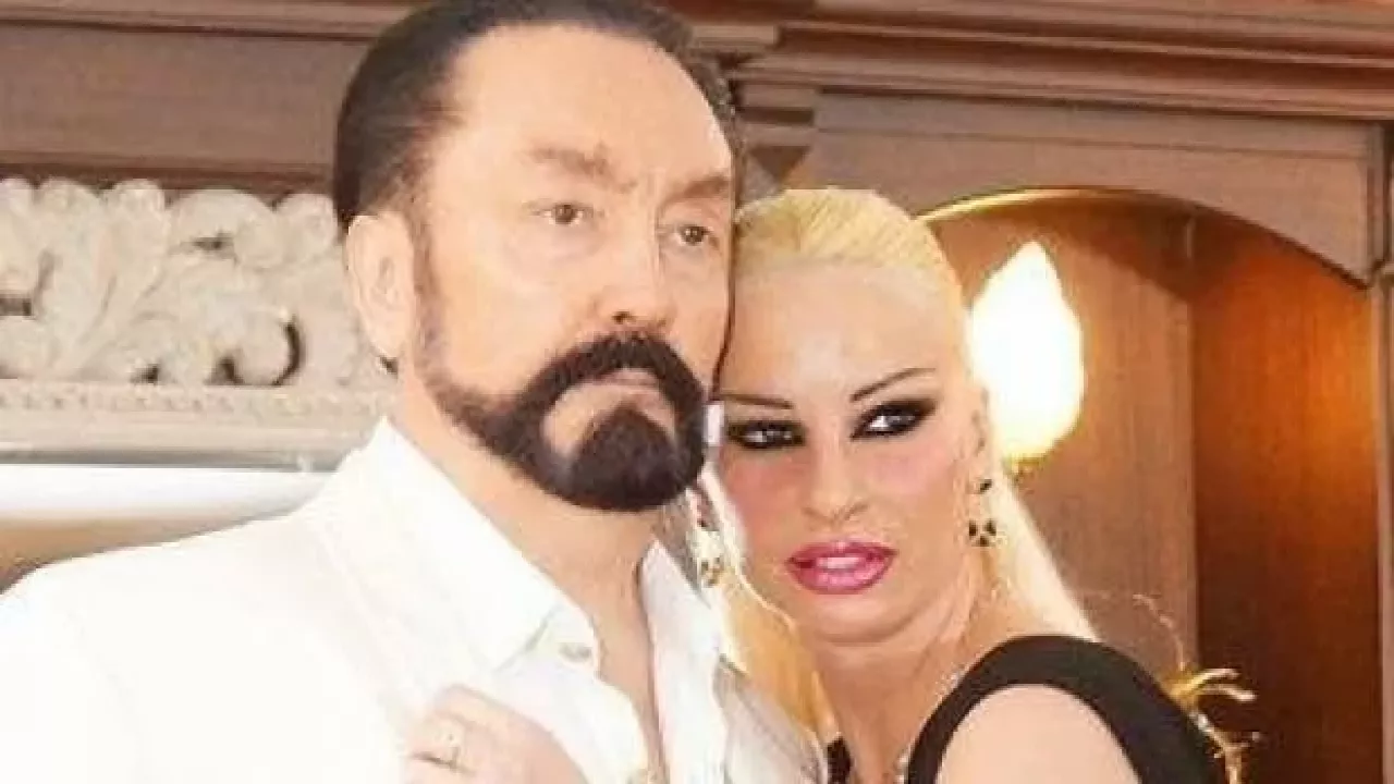 Adnan Oktar'ın duruşmasında mide bulandıran hareket! Sen manyak mısın be bacım?