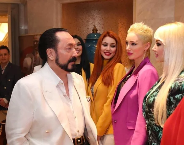 Adnan Oktar'ın kediciklerini 'Fenerbahçe' yaktı! Çarpıcı detay ortaya çıktı