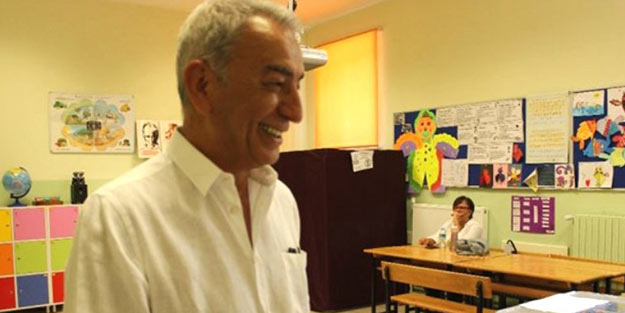 Adnan Polat, Erdoğan anısıyla sandık görevlilerini güldürdü
