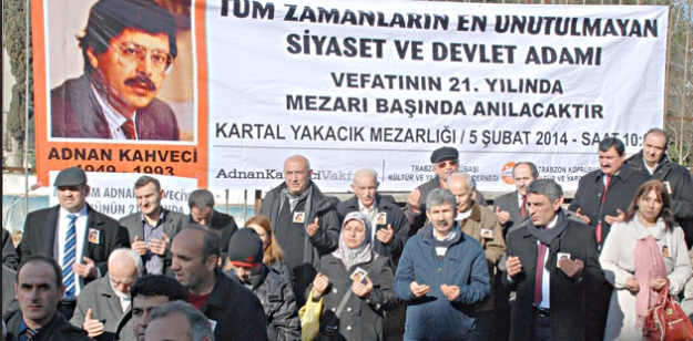 Adnan Kahveci, mezarı başında dualarla anıldı