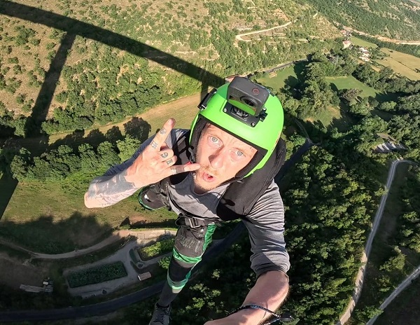 Adrenalin tutkusu sonu oldu! İngiliz paraşütçü feci şekilde can verdi