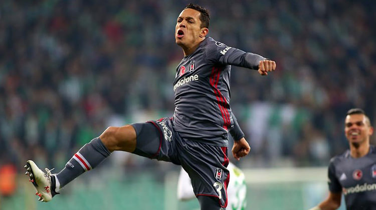 Adriano Correia'ya dudak uçuklatan teklif! Cevabı ise...